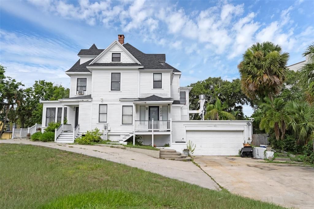 Active With Contract: $999,000 (6 beds, 6 baths, 4428 Square Feet)