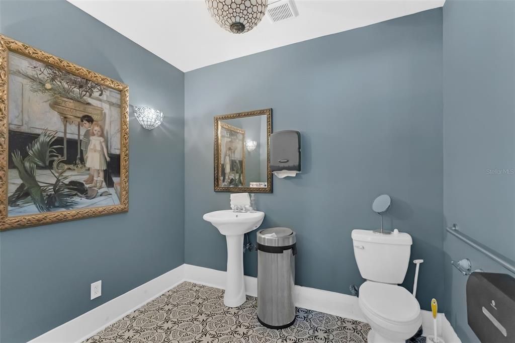 Active With Contract: $999,000 (6 beds, 6 baths, 4428 Square Feet)