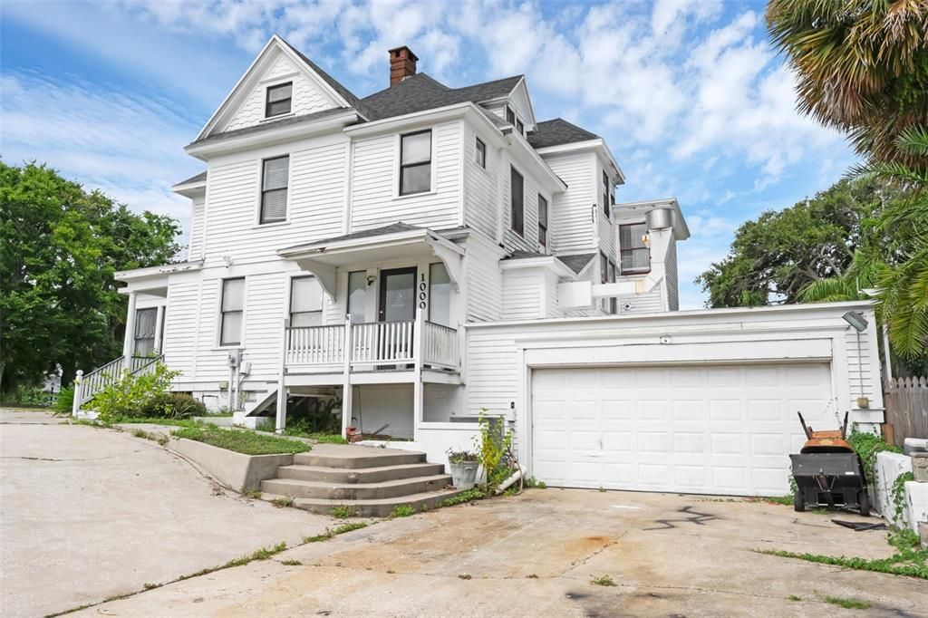 Active With Contract: $999,000 (6 beds, 6 baths, 4428 Square Feet)