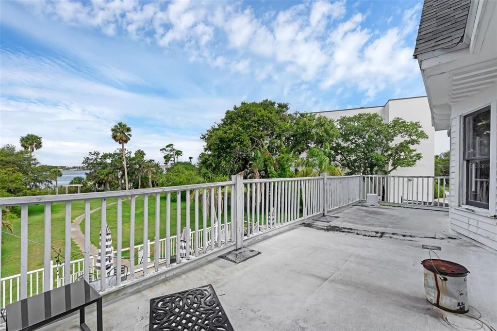 Active With Contract: $999,000 (6 beds, 6 baths, 4428 Square Feet)