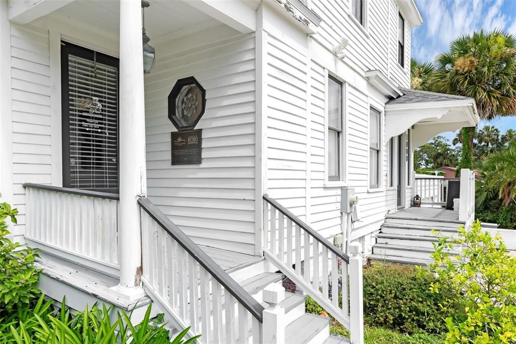 Active With Contract: $999,000 (6 beds, 6 baths, 4428 Square Feet)