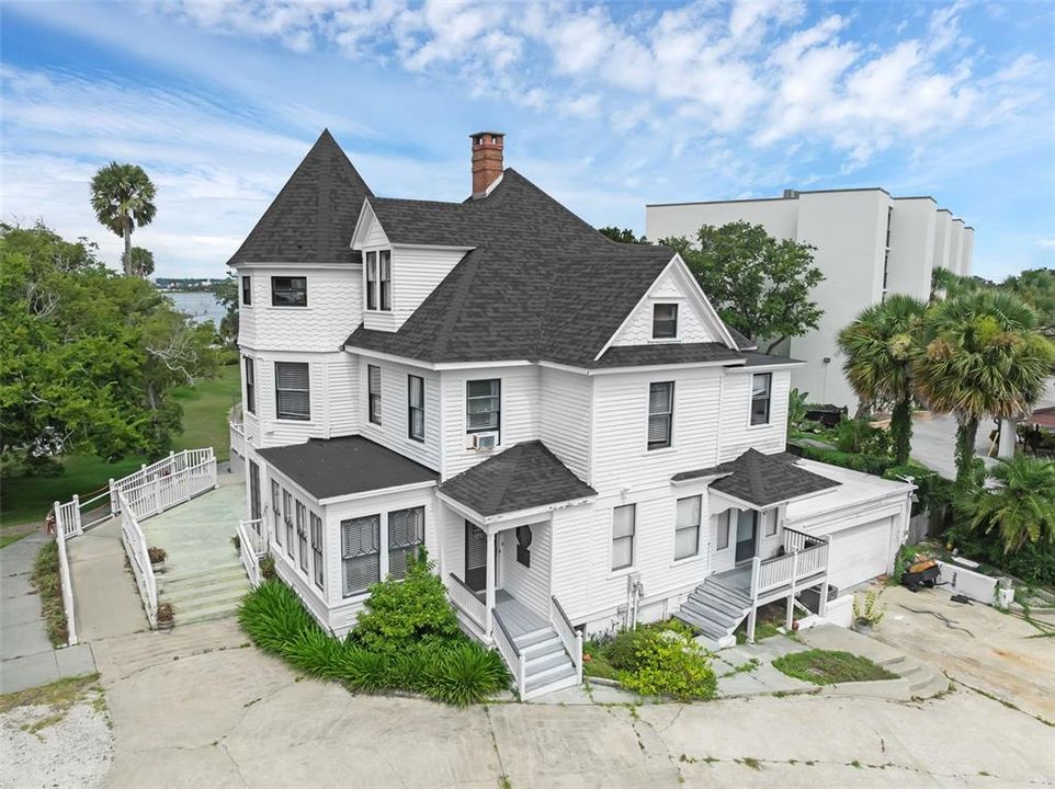 Active With Contract: $999,000 (6 beds, 6 baths, 4428 Square Feet)