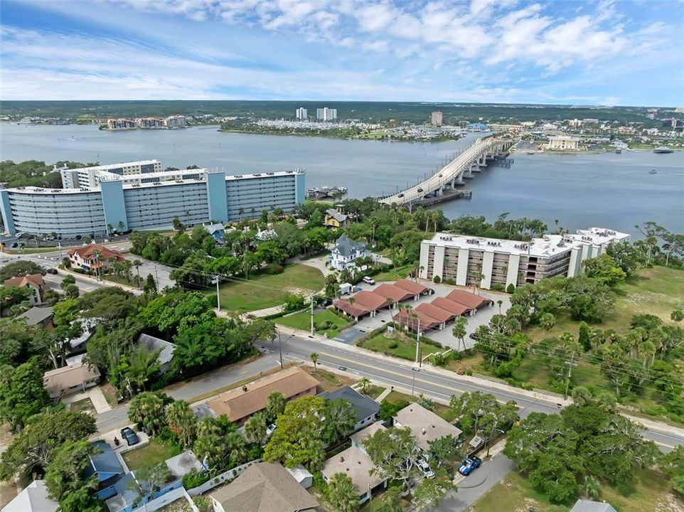 Active With Contract: $999,000 (6 beds, 6 baths, 4428 Square Feet)