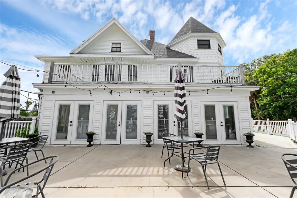 Active With Contract: $999,000 (6 beds, 6 baths, 4428 Square Feet)