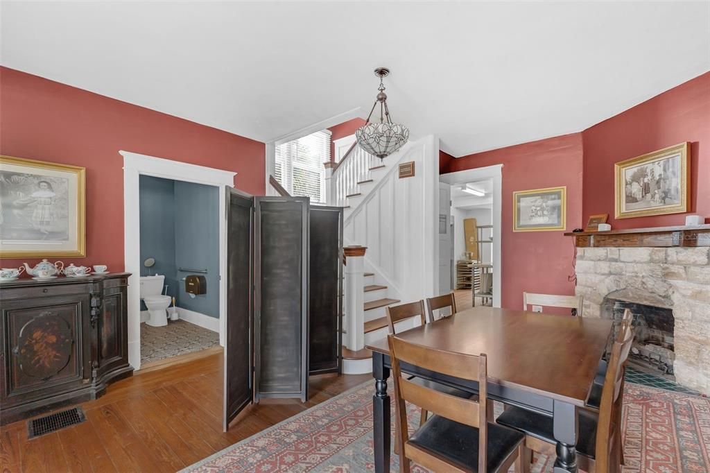 Active With Contract: $999,000 (6 beds, 6 baths, 4428 Square Feet)