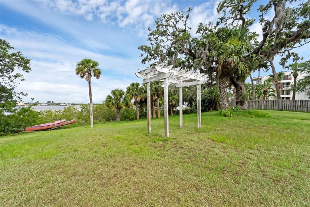 Active With Contract: $999,000 (6 beds, 6 baths, 4428 Square Feet)