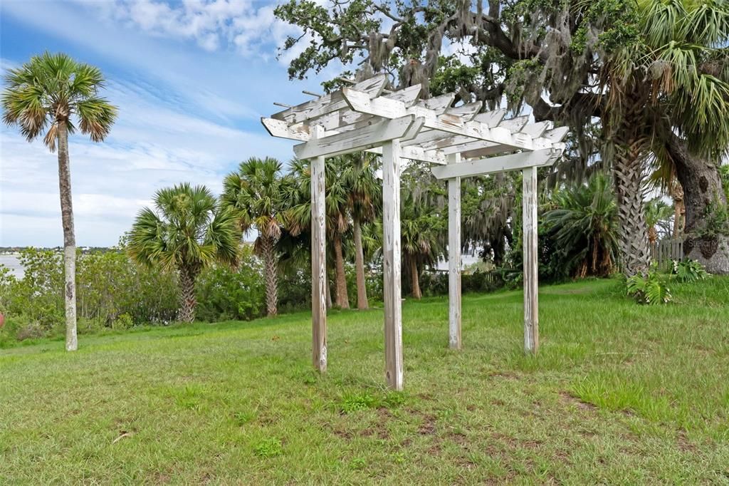 Active With Contract: $999,000 (6 beds, 6 baths, 4428 Square Feet)