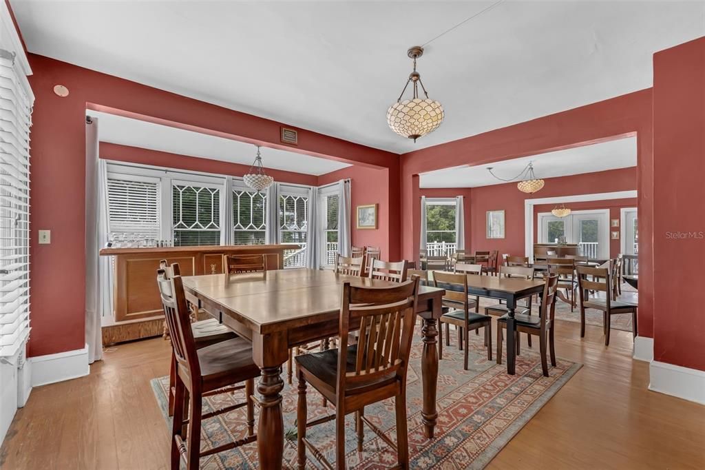 Active With Contract: $999,000 (6 beds, 6 baths, 4428 Square Feet)