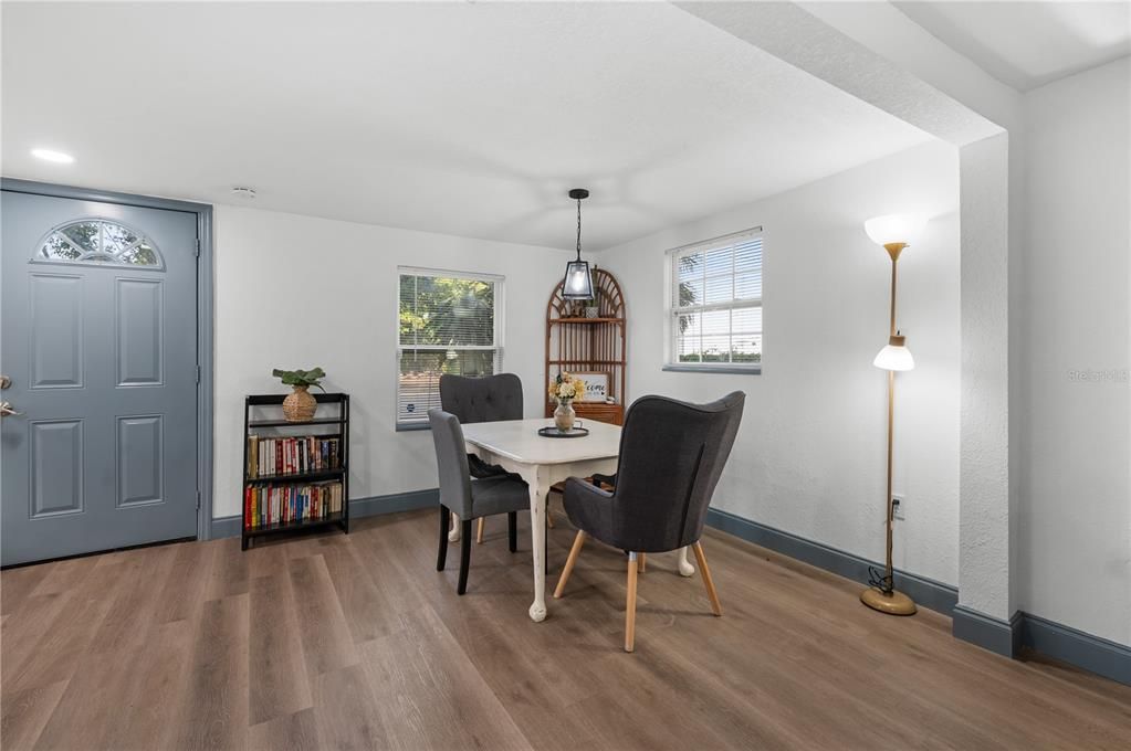 Под контрактом: $245,000 (2 спален, 1 ванн, 832 Квадратных фут)