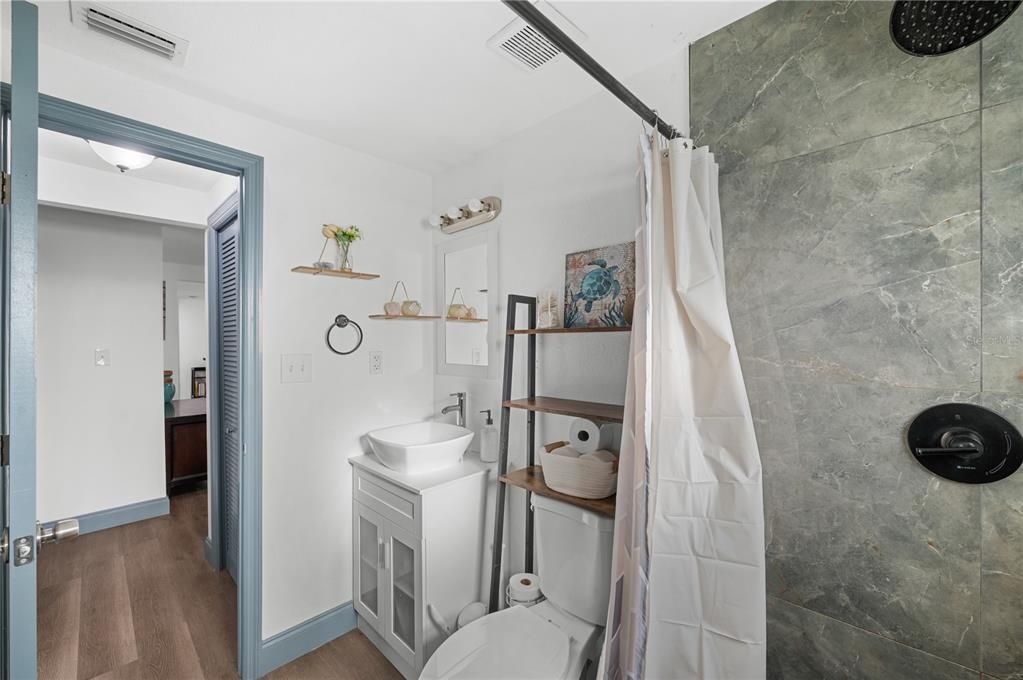 Под контрактом: $245,000 (2 спален, 1 ванн, 832 Квадратных фут)