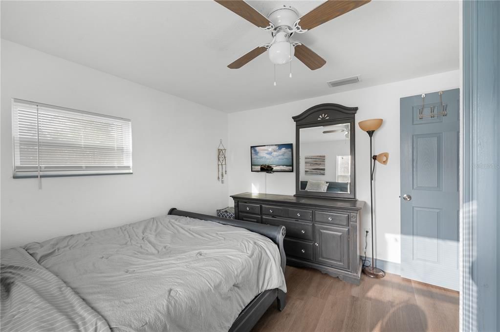 Под контрактом: $245,000 (2 спален, 1 ванн, 832 Квадратных фут)