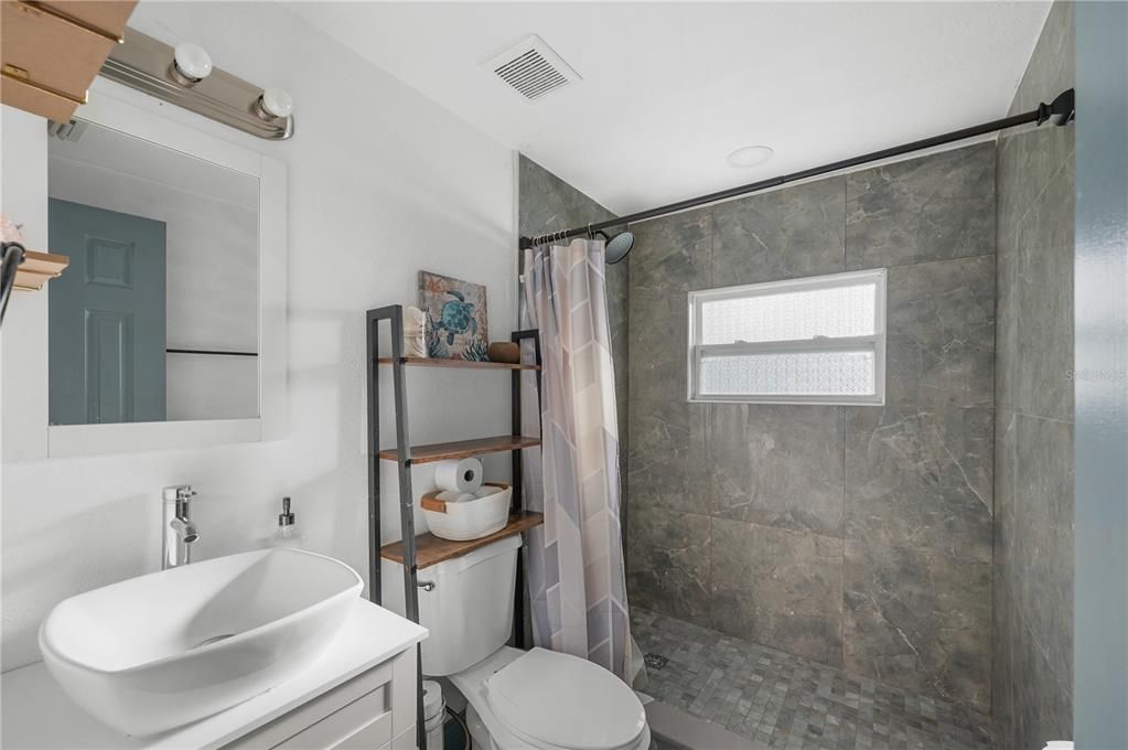 Под контрактом: $245,000 (2 спален, 1 ванн, 832 Квадратных фут)