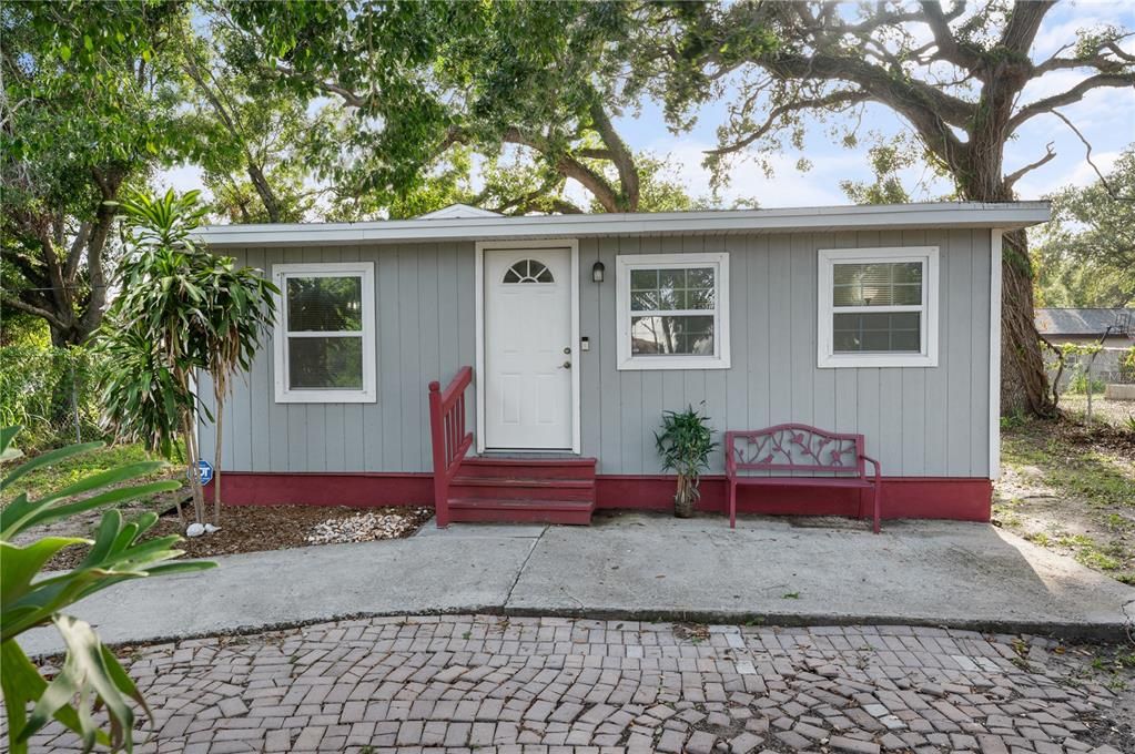 Под контрактом: $245,000 (2 спален, 1 ванн, 832 Квадратных фут)