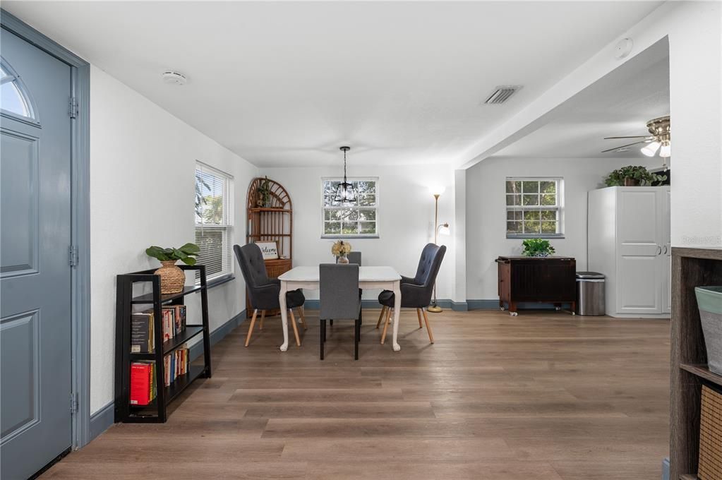 Под контрактом: $245,000 (2 спален, 1 ванн, 832 Квадратных фут)