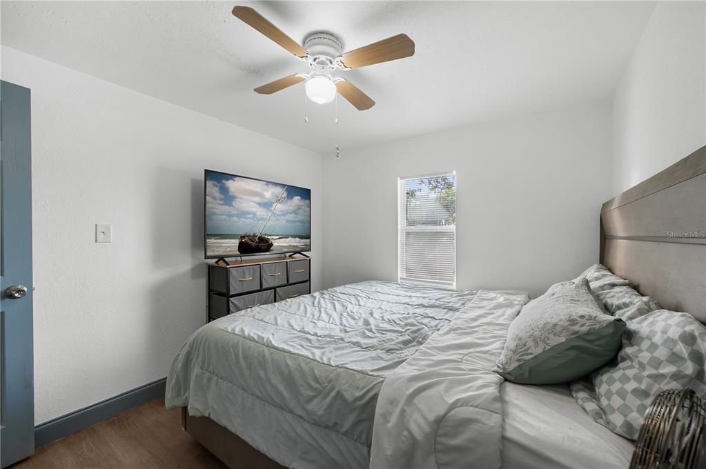 Под контрактом: $245,000 (2 спален, 1 ванн, 832 Квадратных фут)