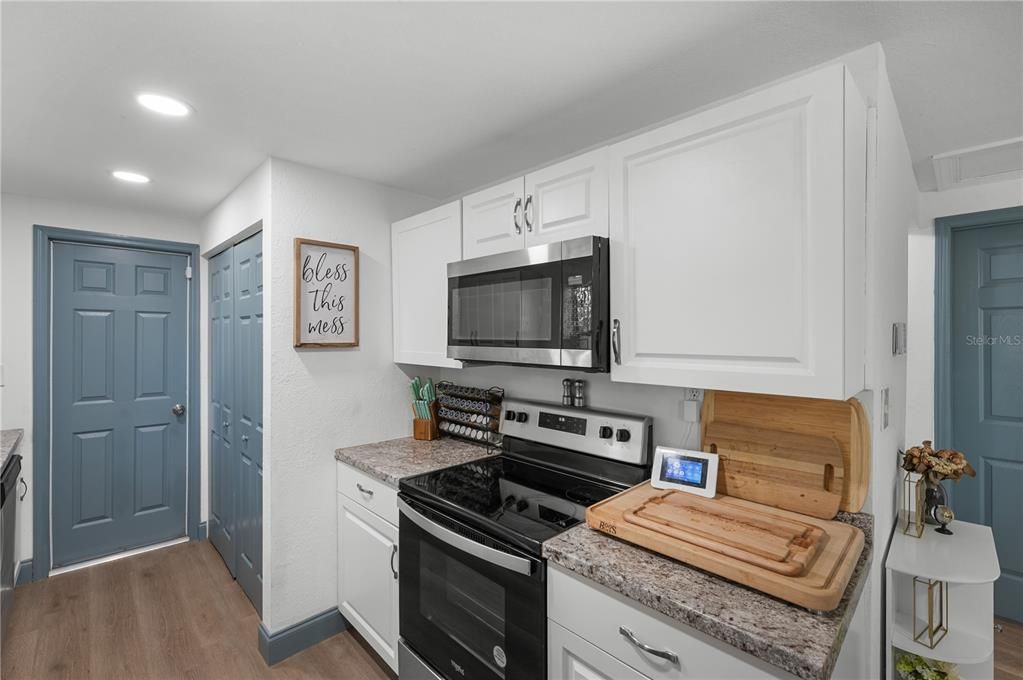 Под контрактом: $245,000 (2 спален, 1 ванн, 832 Квадратных фут)