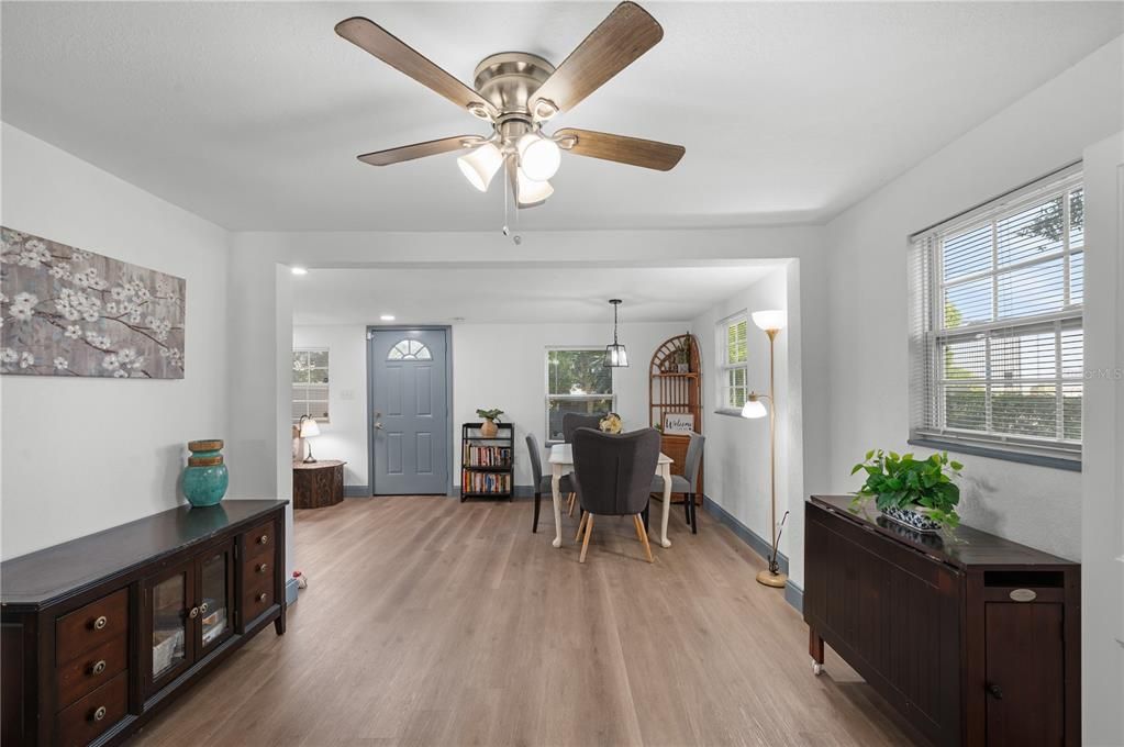 Под контрактом: $245,000 (2 спален, 1 ванн, 832 Квадратных фут)