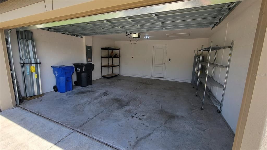 Activo con contrato: $2,000 (3 camas, 2 baños, 1383 Pies cuadrados)