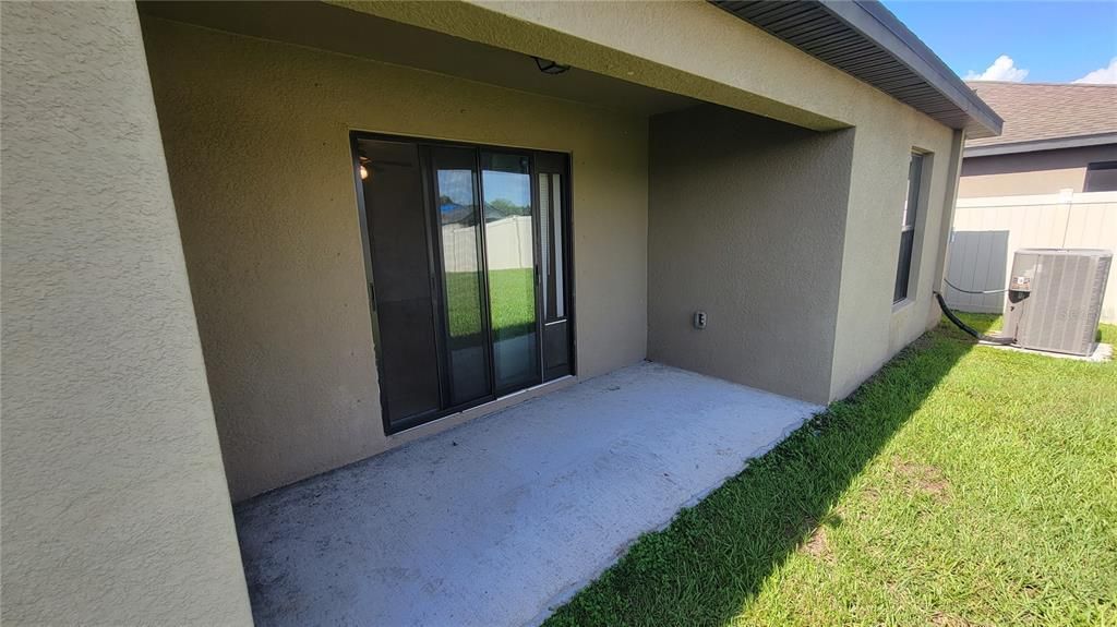 Activo con contrato: $2,000 (3 camas, 2 baños, 1383 Pies cuadrados)