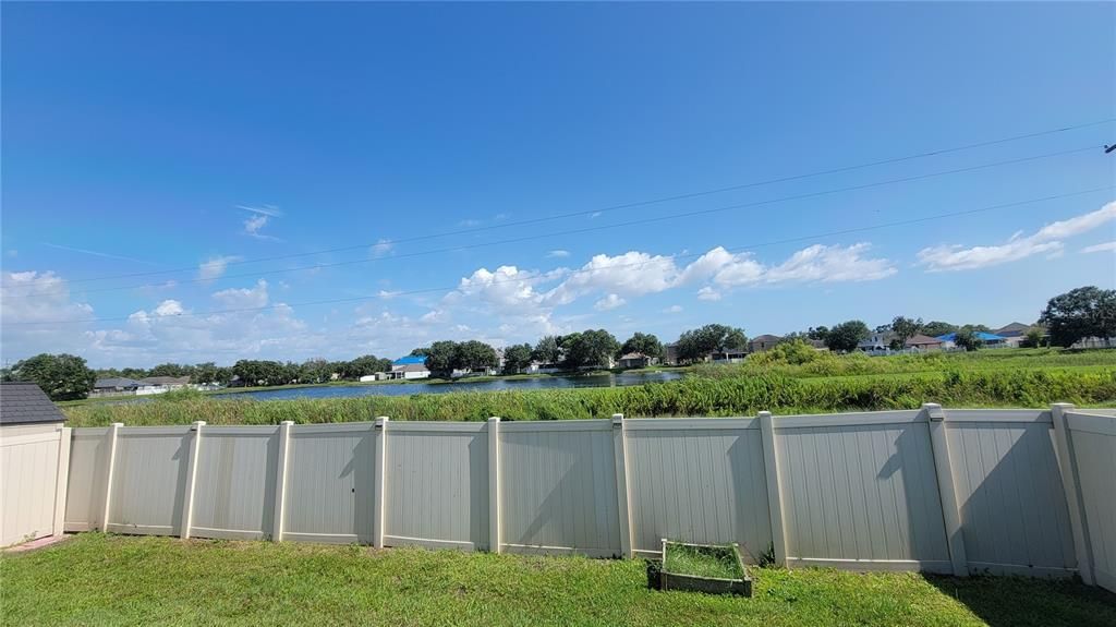 Activo con contrato: $2,000 (3 camas, 2 baños, 1383 Pies cuadrados)