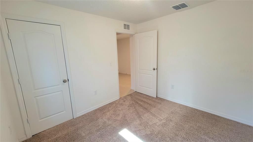 Activo con contrato: $2,000 (3 camas, 2 baños, 1383 Pies cuadrados)