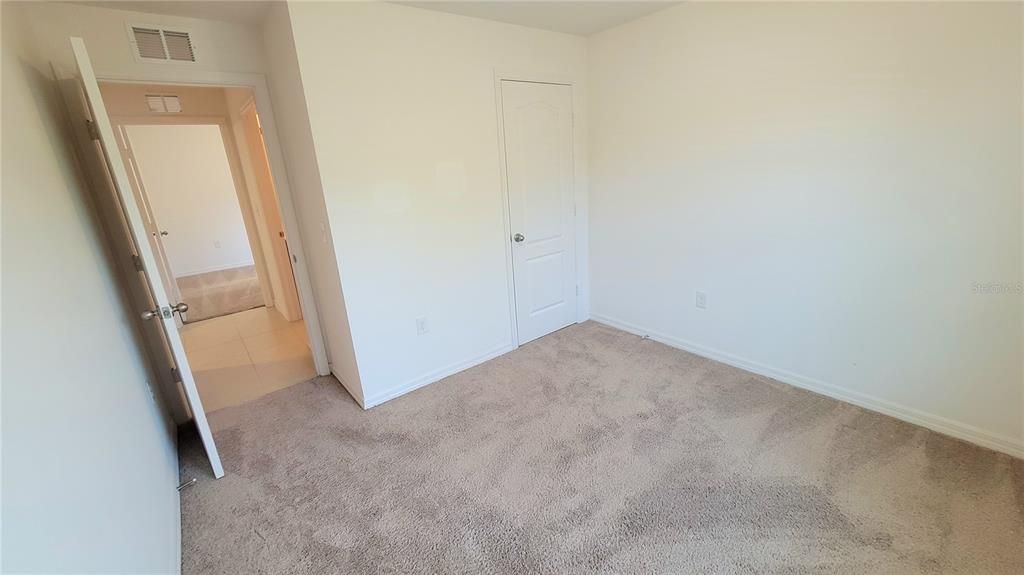 Activo con contrato: $2,000 (3 camas, 2 baños, 1383 Pies cuadrados)