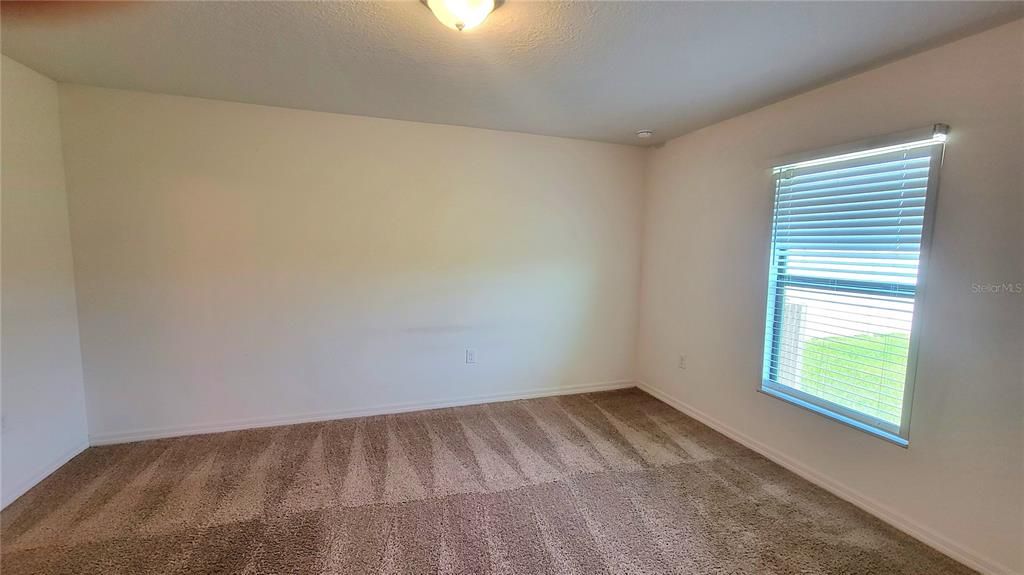 Activo con contrato: $2,000 (3 camas, 2 baños, 1383 Pies cuadrados)