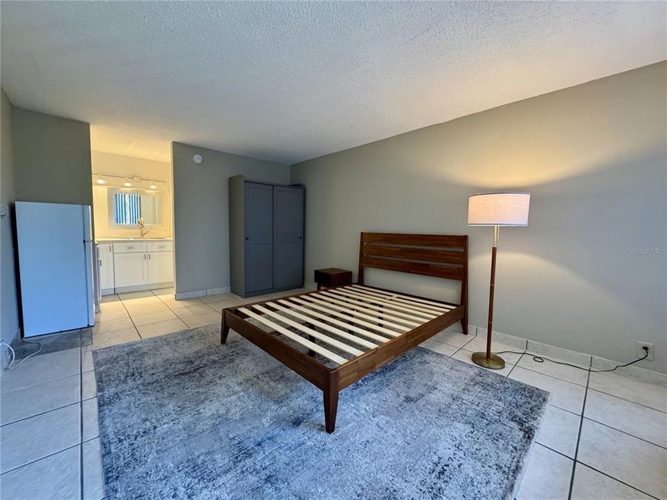 出租: $1,000 (1 贝兹, 1 浴室, 276 平方英尺)