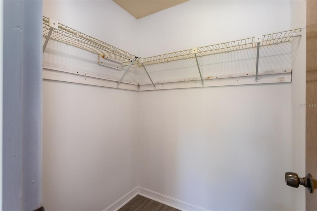 合同活跃: $289,900 (3 贝兹, 2 浴室, 1846 平方英尺)