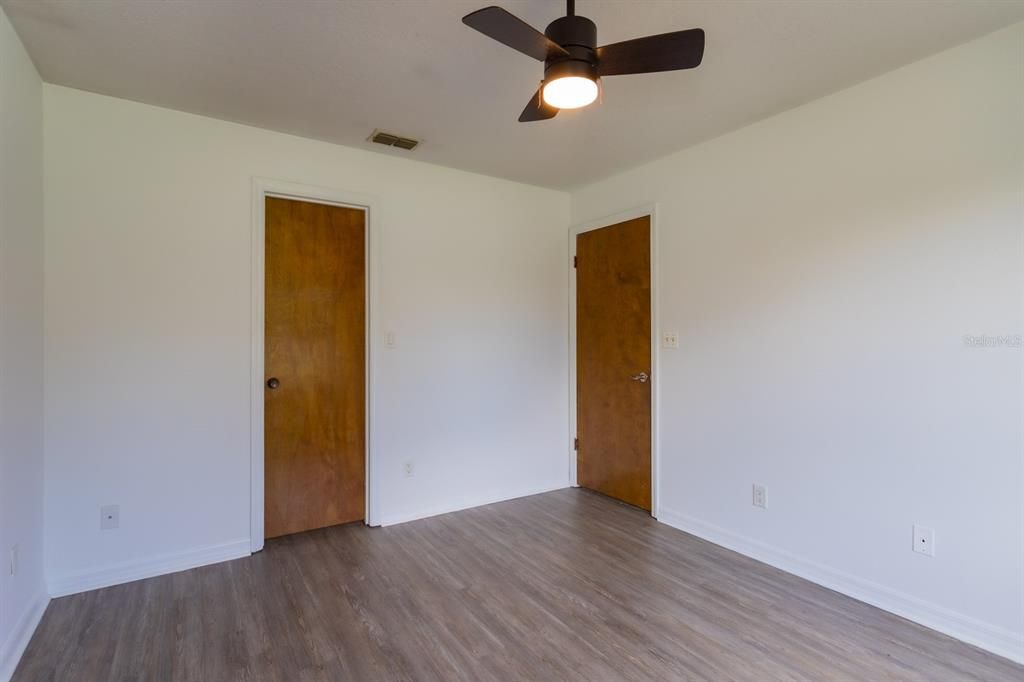 合同活跃: $289,900 (3 贝兹, 2 浴室, 1846 平方英尺)