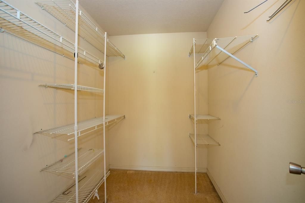 合同活跃: $289,900 (3 贝兹, 2 浴室, 1846 平方英尺)