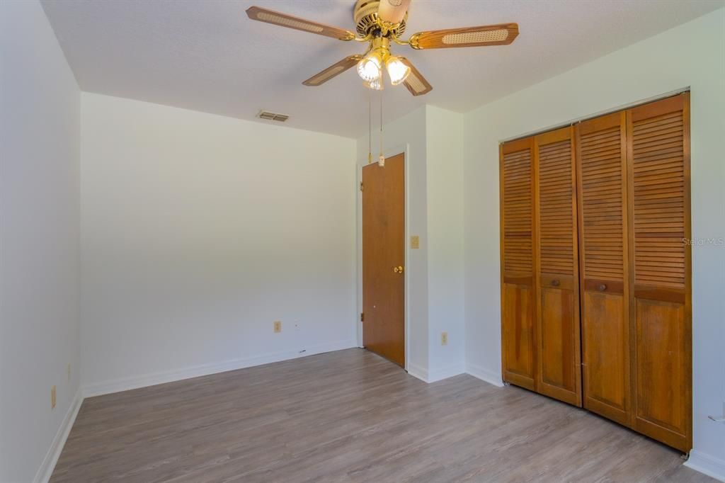 合同活跃: $289,900 (3 贝兹, 2 浴室, 1846 平方英尺)