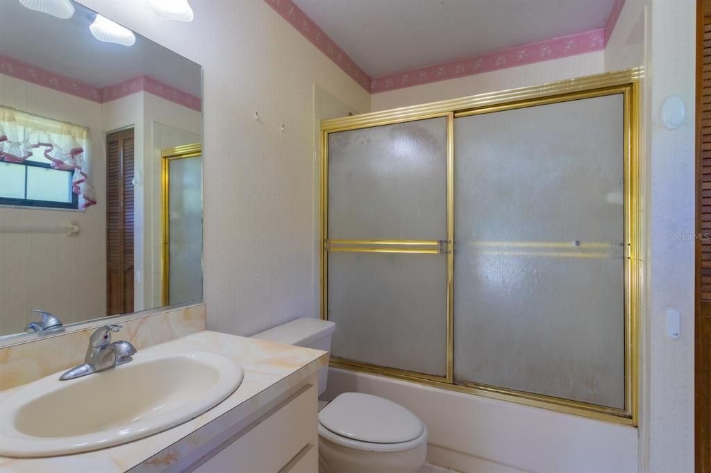 合同活跃: $289,900 (3 贝兹, 2 浴室, 1846 平方英尺)