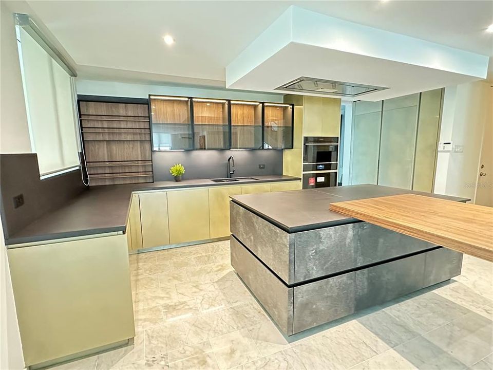 For Rent: $11,000 (5 beds, 5 baths, 5000 Square Feet)