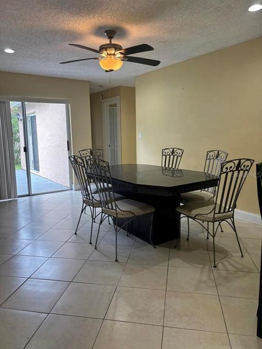 合同活跃: $2,500 (3 贝兹, 2 浴室, 1544 平方英尺)