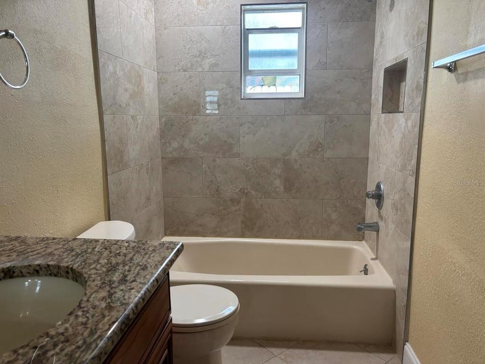 合同活跃: $2,500 (3 贝兹, 2 浴室, 1544 平方英尺)