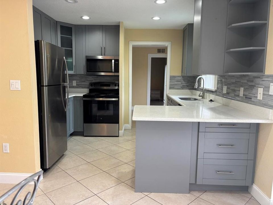 合同活跃: $2,500 (3 贝兹, 2 浴室, 1544 平方英尺)