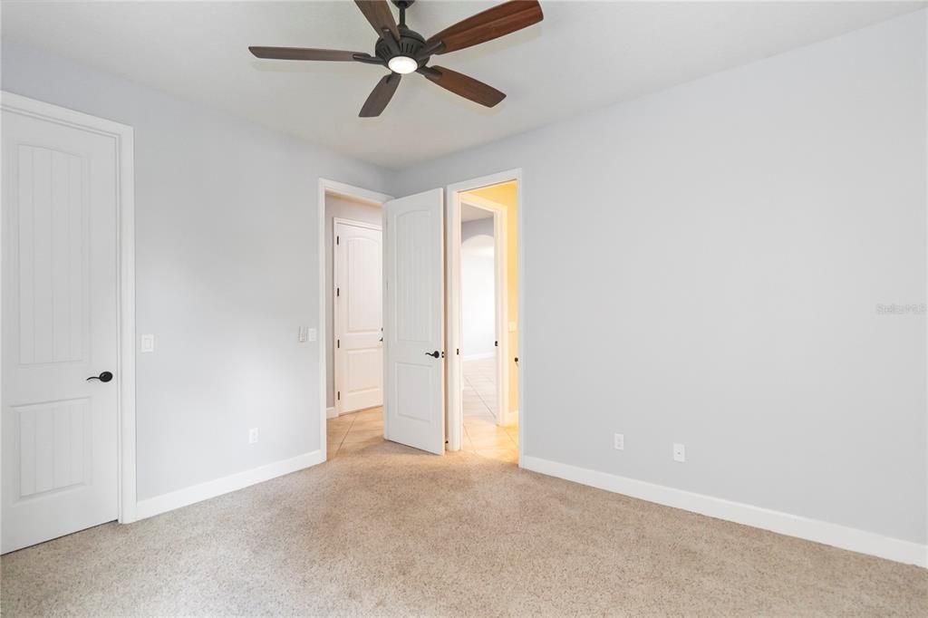 合同活跃: $928,000 (4 贝兹, 4 浴室, 4072 平方英尺)