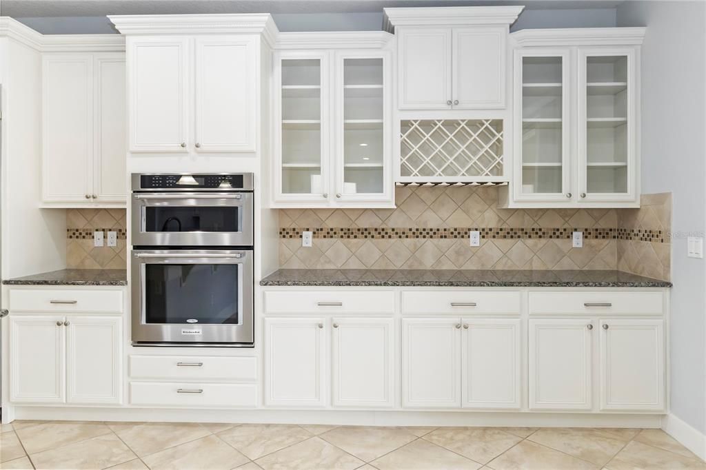 合同活跃: $928,000 (4 贝兹, 4 浴室, 4072 平方英尺)