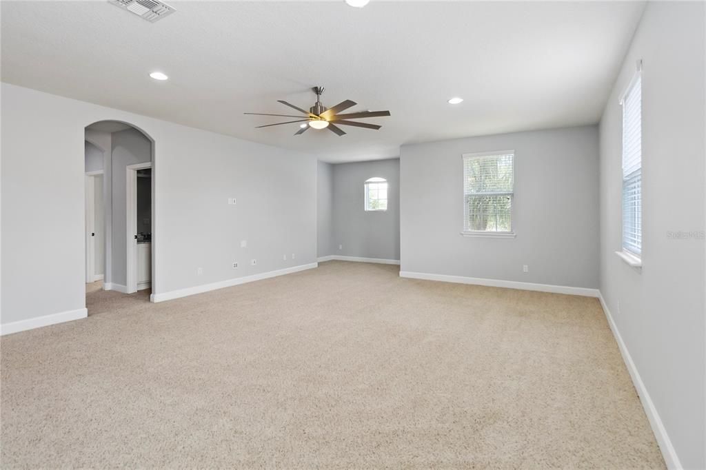 合同活跃: $928,000 (4 贝兹, 4 浴室, 4072 平方英尺)