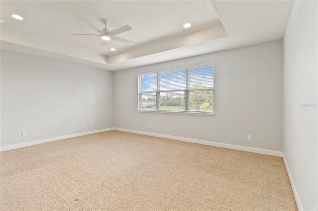 合同活跃: $928,000 (4 贝兹, 4 浴室, 4072 平方英尺)