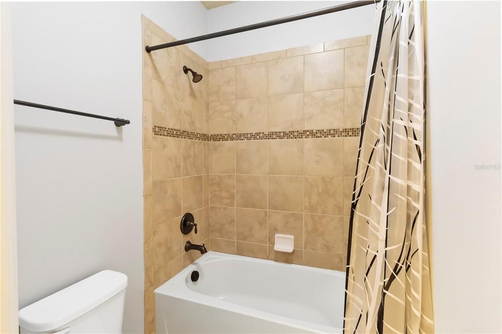 合同活跃: $928,000 (4 贝兹, 4 浴室, 4072 平方英尺)