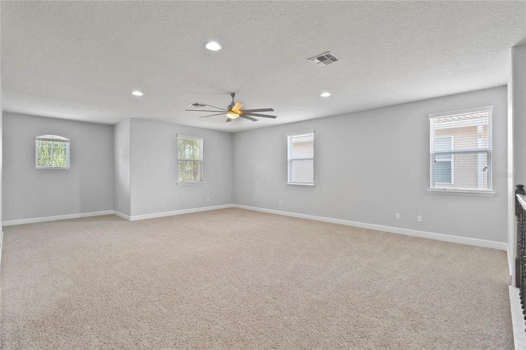 合同活跃: $928,000 (4 贝兹, 4 浴室, 4072 平方英尺)