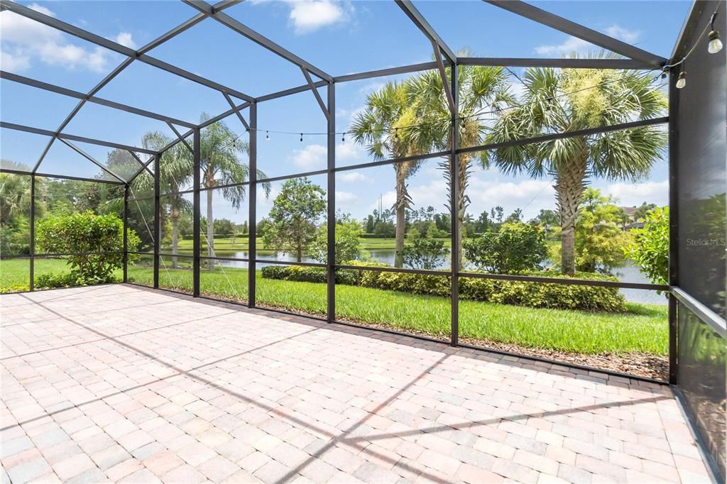 合同活跃: $928,000 (4 贝兹, 4 浴室, 4072 平方英尺)