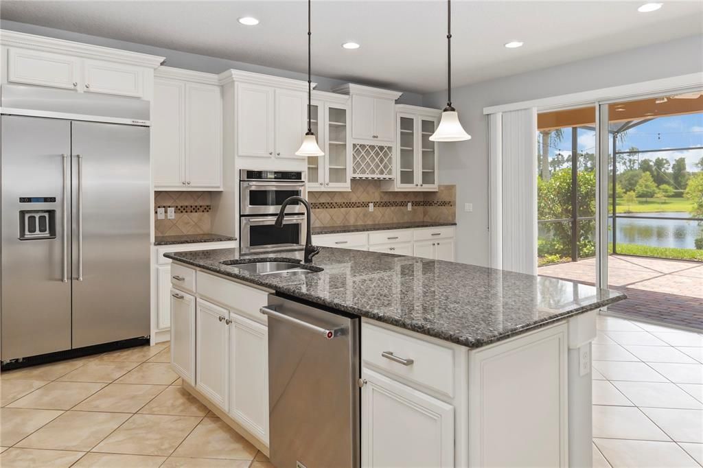 合同活跃: $928,000 (4 贝兹, 4 浴室, 4072 平方英尺)