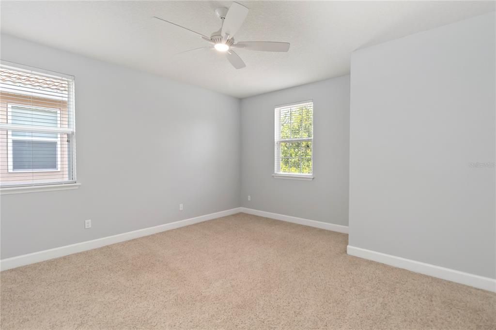 合同活跃: $928,000 (4 贝兹, 4 浴室, 4072 平方英尺)