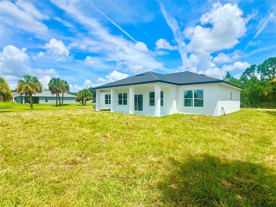 Activo con contrato: $364,990 (4 camas, 3 baños, 1894 Pies cuadrados)