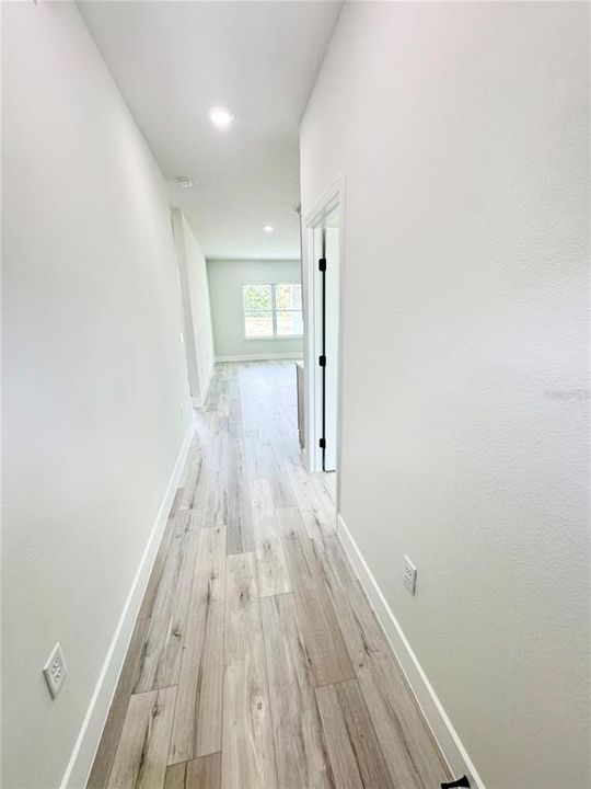 Activo con contrato: $364,990 (4 camas, 3 baños, 1894 Pies cuadrados)