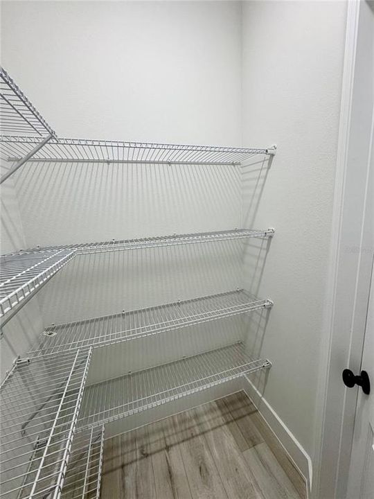 Activo con contrato: $364,990 (4 camas, 3 baños, 1894 Pies cuadrados)