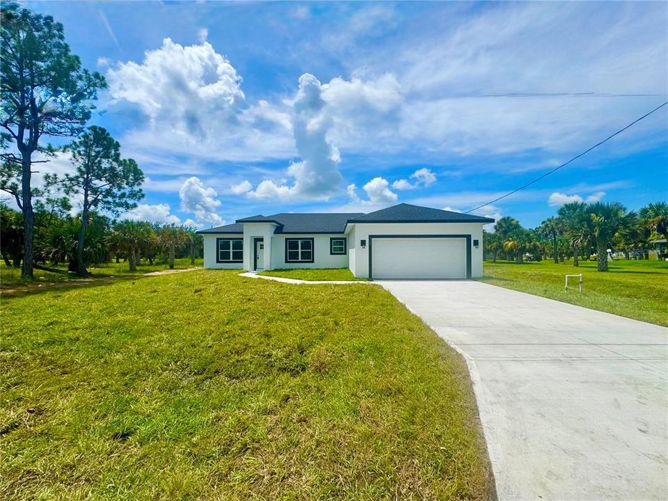 Activo con contrato: $364,990 (4 camas, 3 baños, 1894 Pies cuadrados)